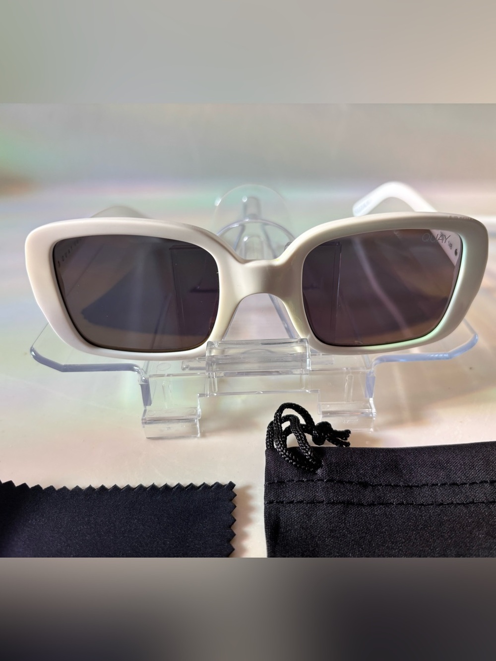 Quay Australia 20'S Rectangle Sunglasses White Plastic Frame Black Tinted U